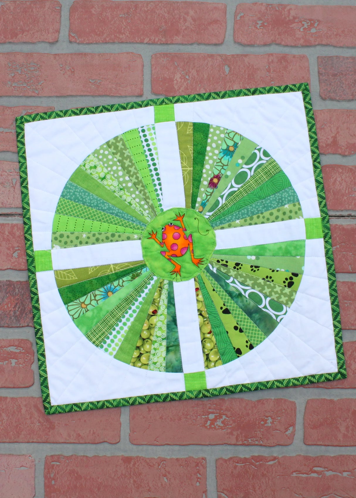 Mini Piccadilly Circle Quilt Pattern by Sassafras Lane Designs