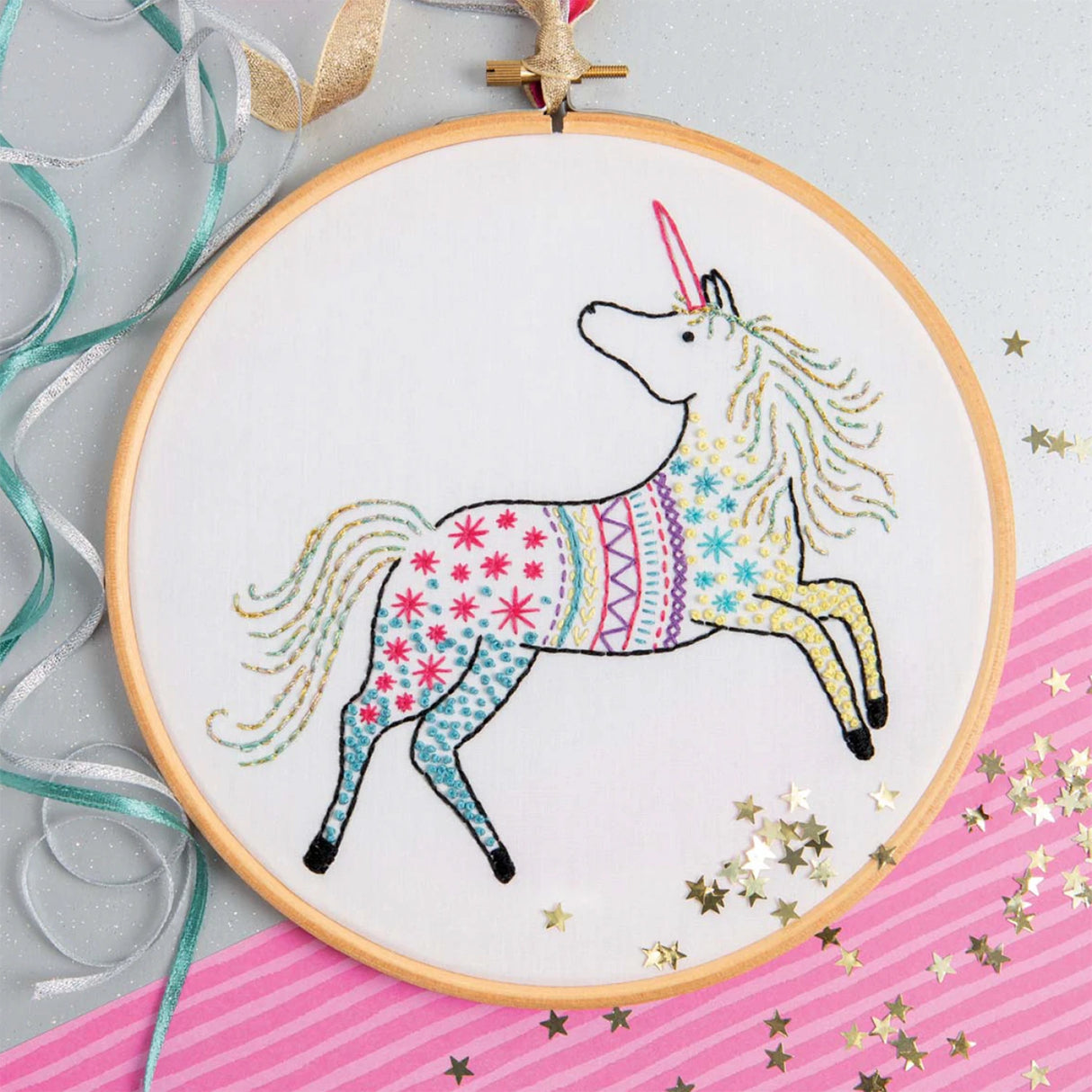 Embroidery Made Easy: Awesome Animals by David and Charles