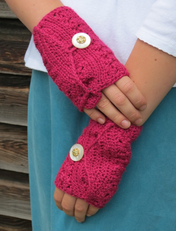 Wrap ‘n’ Button Mitts Downloadable Pattern by Kristen Clay