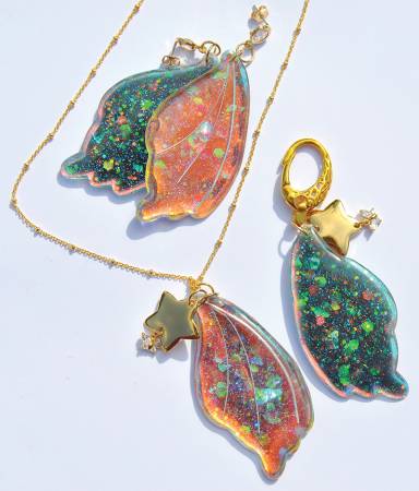 Design Resin Jewlery by C & T Publishing