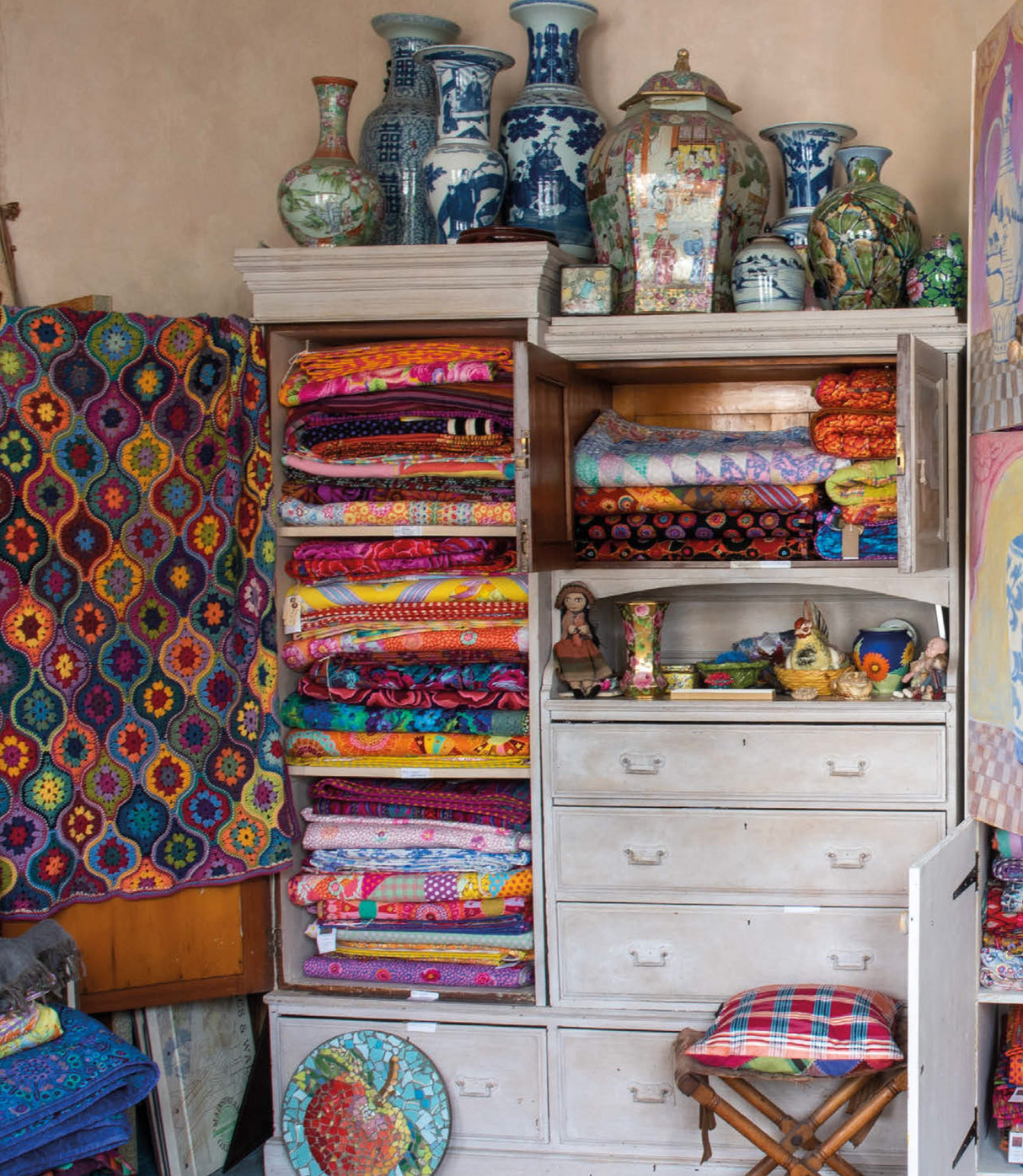 Kaffe Fassett in the Studio: Behind the Scenes with a Master Colorist