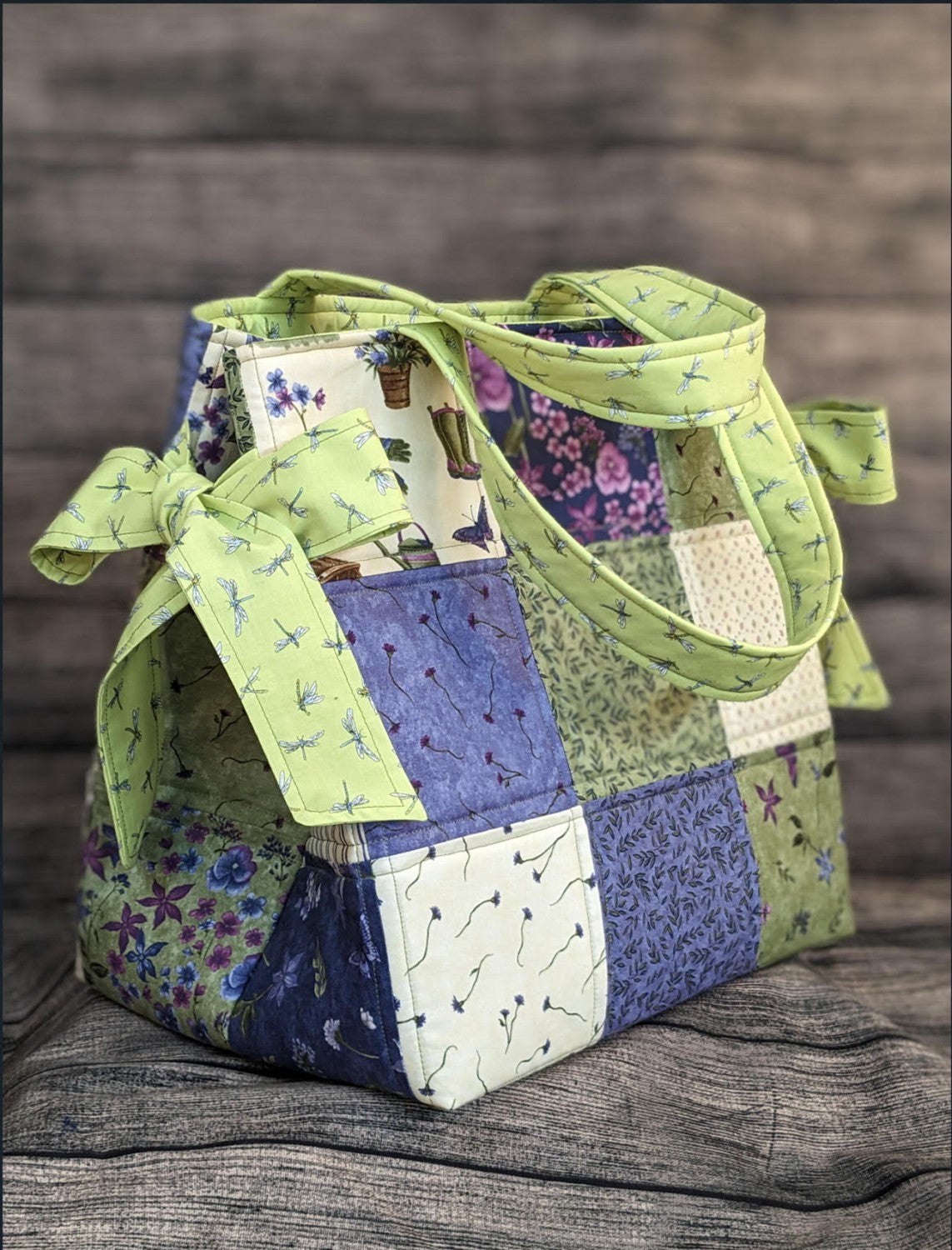 Box Bottom And Bows Tote by Cut Loose Press