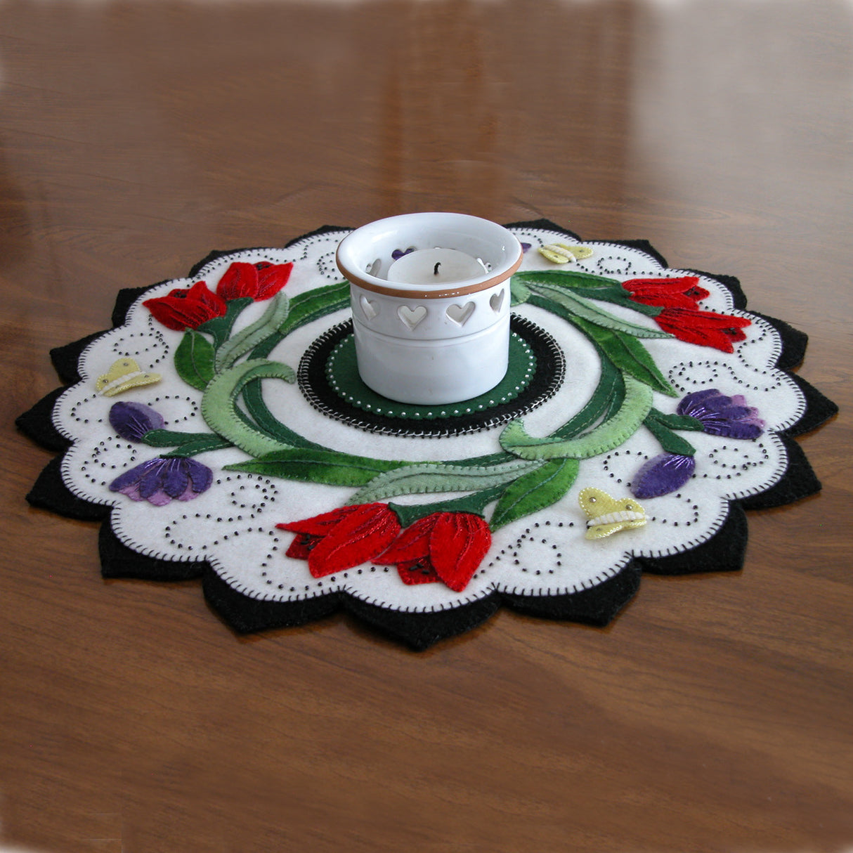 Tulip Swirl Table Topper