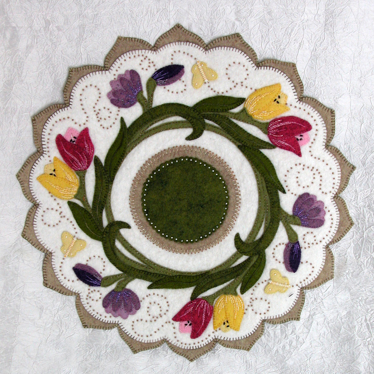 Tulip Swirl Table Topper