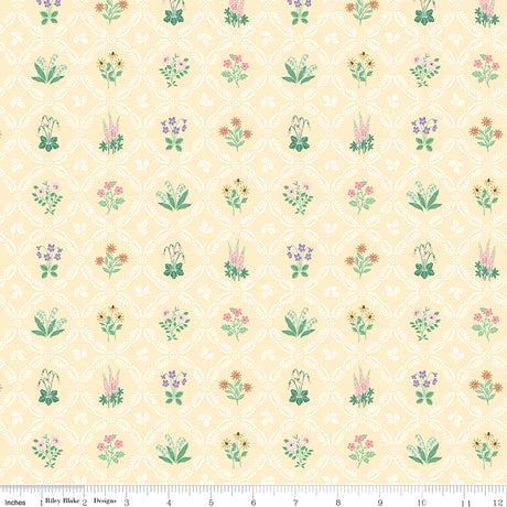 Anne with an E Medallion Floral Yellow Quilt Fabric