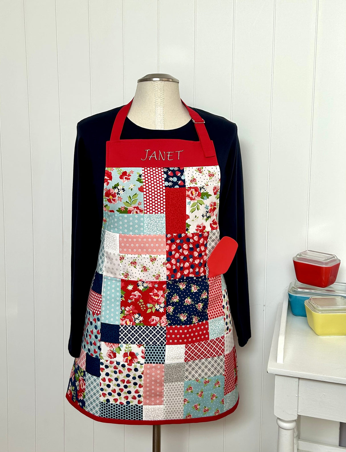 Simply Charming Apron Downloadable Pattern by J. Minnis Designs