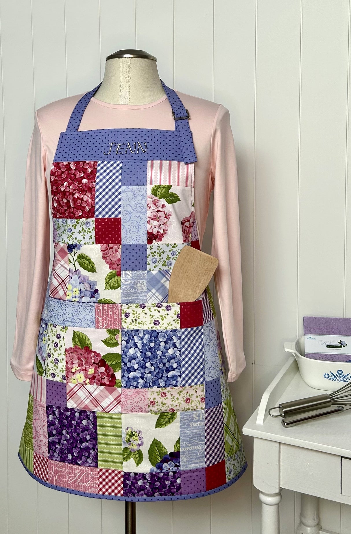 Simply Charming Apron Downloadable Pattern by J. Minnis Designs