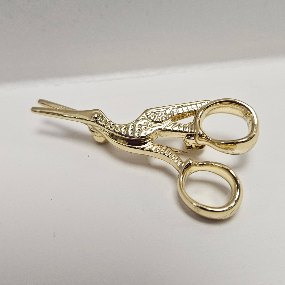 Back of the Stork Scissor Brooch Pin Gold by Quilt Spot