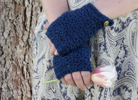Sapphire Easy Mitts Downloadable Pattern by Kristen Clay